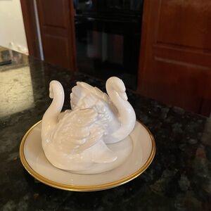 Elegant White Swan Ceramic Figurine Set